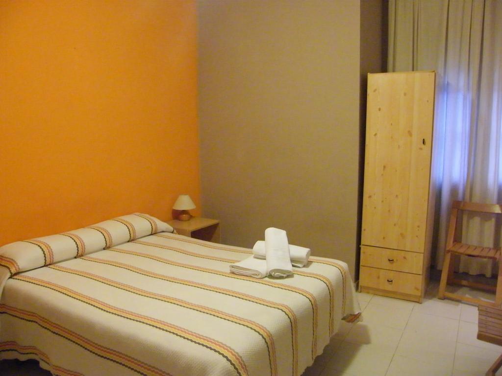 Pension Corona Сарагоса Экстерьер фото